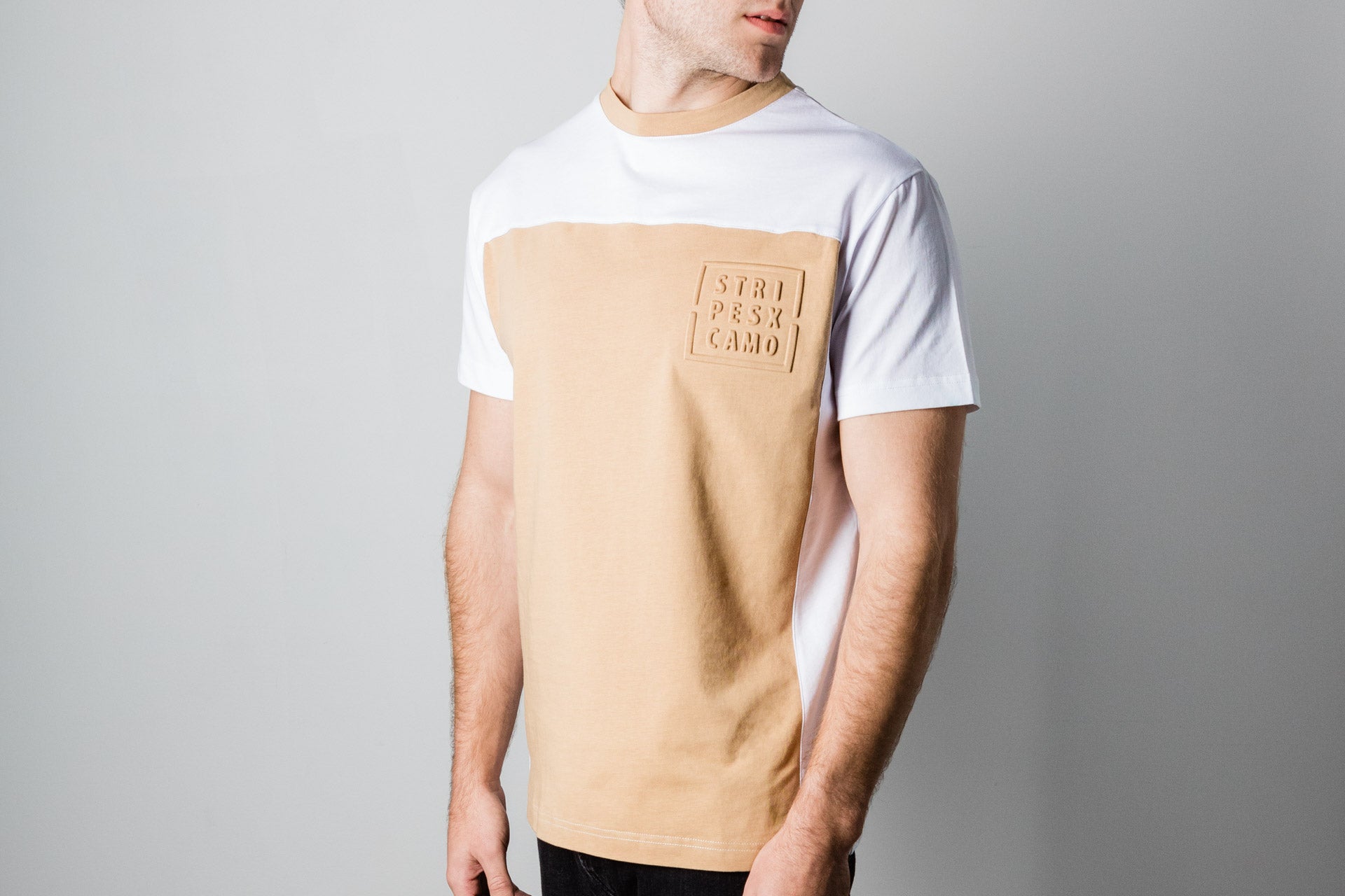 WHITE/BROWN T-SHIRT